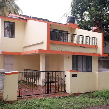 Toms Villa Along National Highway Thrissur At Nadathara 외부 사진
