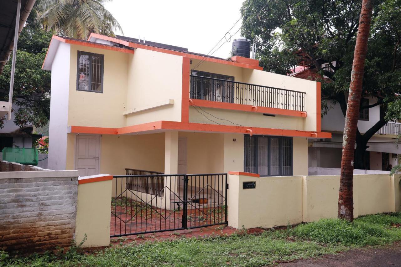 Toms Villa Along National Highway Thrissur At Nadathara 외부 사진